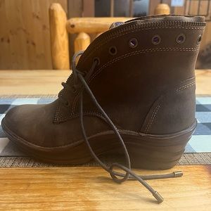 Womens Bionica Boots Size 9 with beautiful zippered unique detailed edging